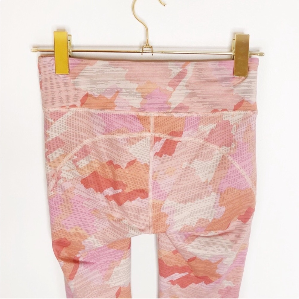 Outdoor Voices • TechSweat Flex 3/4 Leggings - Picture 7 of 7
